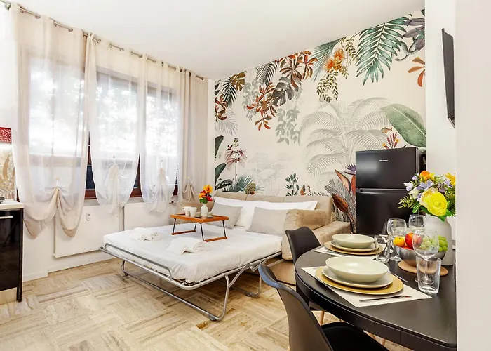 In Centro, 5 Minuti Dalla Stazione Apartment *