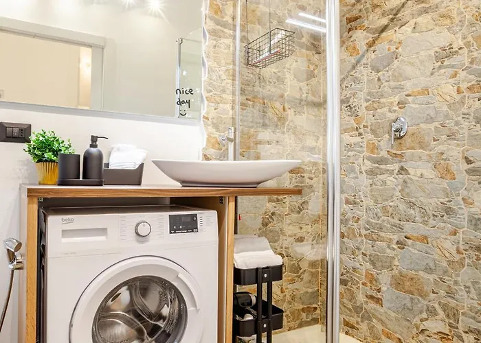 In Centro, 5 Minuti Dalla Stazione Apartment *